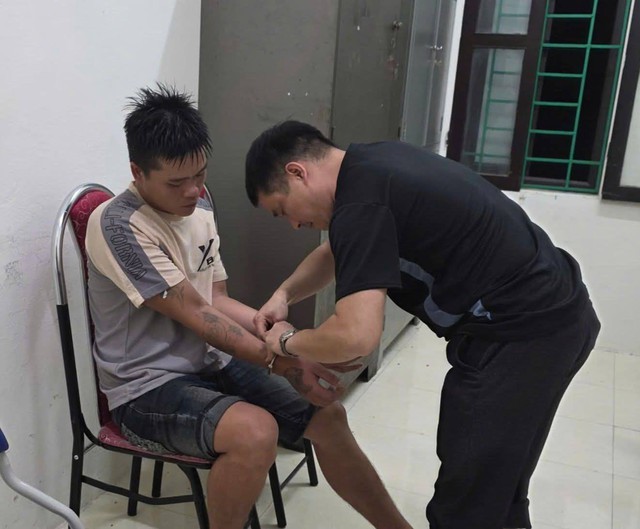 Cao Bằng: Bắt đối tượng dùng ớt muối giấm bôi mắt người đi đường rồi cướp tài sản- Ảnh 1. Cao Bằng: Bắt đối tượng dùng ớt muối giấm bôi mắt người đi đường rồi cướp tài sản- Ảnh 1.