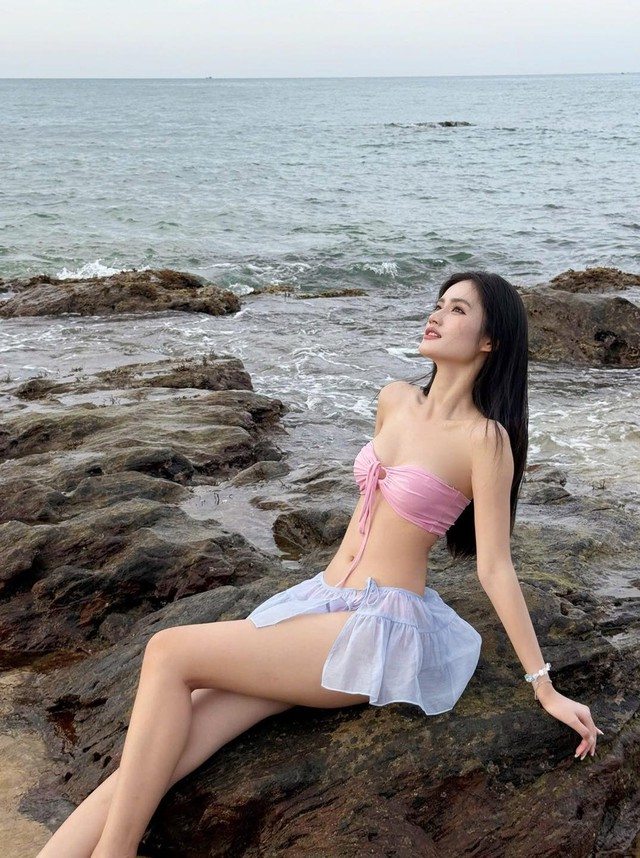 Hoa hậu Ý Nhi khiến cộng đồng mạng 'dậy sóng' khi diện bikini với 'góc nghiêng thần thánh'- Ảnh 2. Hoa hậu Ý Nhi khiến cộng đồng mạng 'dậy sóng' khi diện bikini với 'góc nghiêng thần thánh'- Ảnh 2.