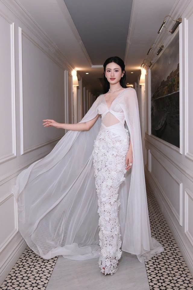 Hoa hậu Ý Nhi khiến cộng đồng mạng 'dậy sóng' khi diện bikini với 'góc nghiêng thần thánh'- Ảnh 7. Hoa hậu Ý Nhi khiến cộng đồng mạng 'dậy sóng' khi diện bikini với 'góc nghiêng thần thánh'- Ảnh 7.