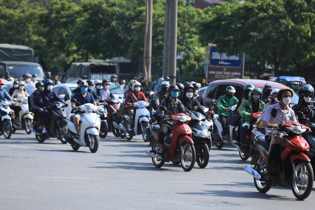 xe-may-chay-bang-xang-175247686352441721129.jpg