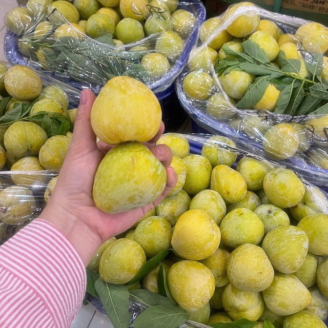 Một loại mận của Trung Quốc có giá vài trăm nghìn đồng/kg đổ bộ thị trường quả Việt được chị em săn đón- Ảnh 5.