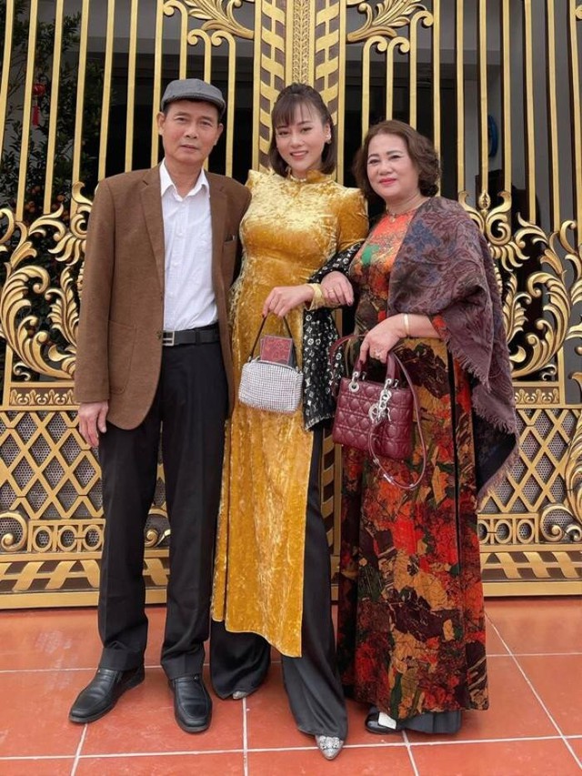 Bố mẹ diễn viên Phương Oanh từng sa sút tinh thần khi gia đình gặp biến cố lớn- Ảnh 3. Bố mẹ diễn viên Phương Oanh từng sa sút tinh thần khi gia đình gặp biến cố lớn- Ảnh 3.