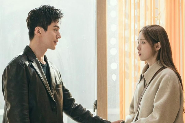 Lee Dong Wook lúng túng khi tạo dáng cùng Lee Sung Kyung tại họp báo phim "The Nice Guy"- Ảnh 6. Lee Dong Wook lúng túng khi tạo dáng cùng Lee Sung Kyung tại họp báo phim "The Nice Guy"- Ảnh 6.