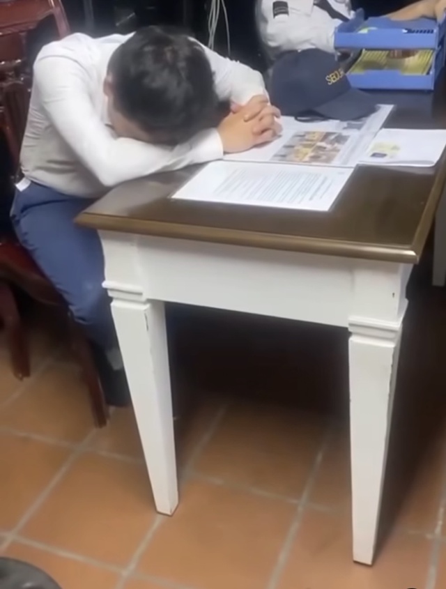 Thông tin bất ngờ về tài xế ô tô gây tai nạn liên hoàn khiến 1 người tử vong ở Hà Nội - Ảnh 2. Thông tin bất ngờ về tài xế ô tô gây tai nạn liên hoàn khiến 1 người tử vong ở Hà Nội - Ảnh 2.