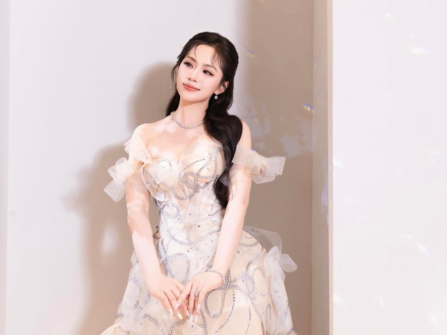 Ca sĩ Lương Bích Hữu gây ngỡ ngàng sau khi giảm tới 20kg - Ảnh 2. Ca sĩ Lương Bích Hữu gây ngỡ ngàng sau khi giảm tới 20kg - Ảnh 2.