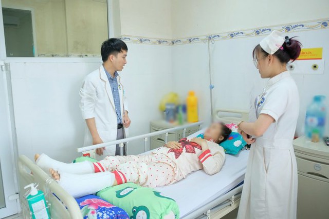 Thang máy bất ngờ rơi tự do, người phụ nữ 39 tuổi bị gãy cột sống và gãy 2 gót chân - Ảnh 3. Thang máy bất ngờ rơi tự do, người phụ nữ 39 tuổi bị gãy cột sống và gãy 2 gót chân - Ảnh 3.