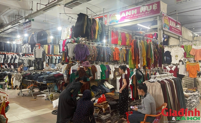 Chợ truyền thống vắng khách, tiểu thương buồn thiu như chợ chiều - Ảnh 3.