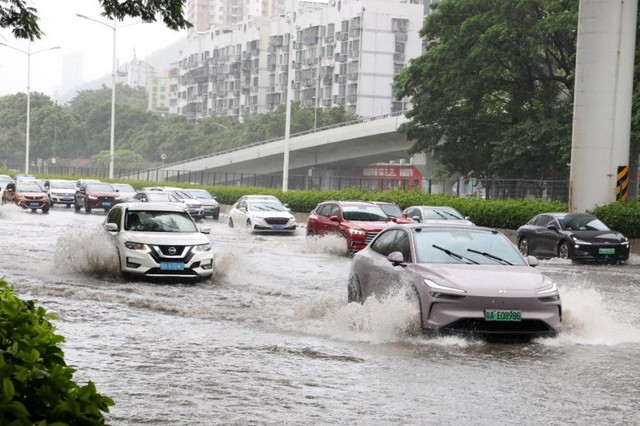 Hình ảnh bão Wipha gây cuồng phong khi đổ bộ Trung Quốc khiến hàng trăm ngàn người phải sơ tán- Ảnh 6. Hình ảnh bão Wipha gây cuồng phong khi đổ bộ Trung Quốc khiến hàng trăm ngàn người phải sơ tán- Ảnh 6.