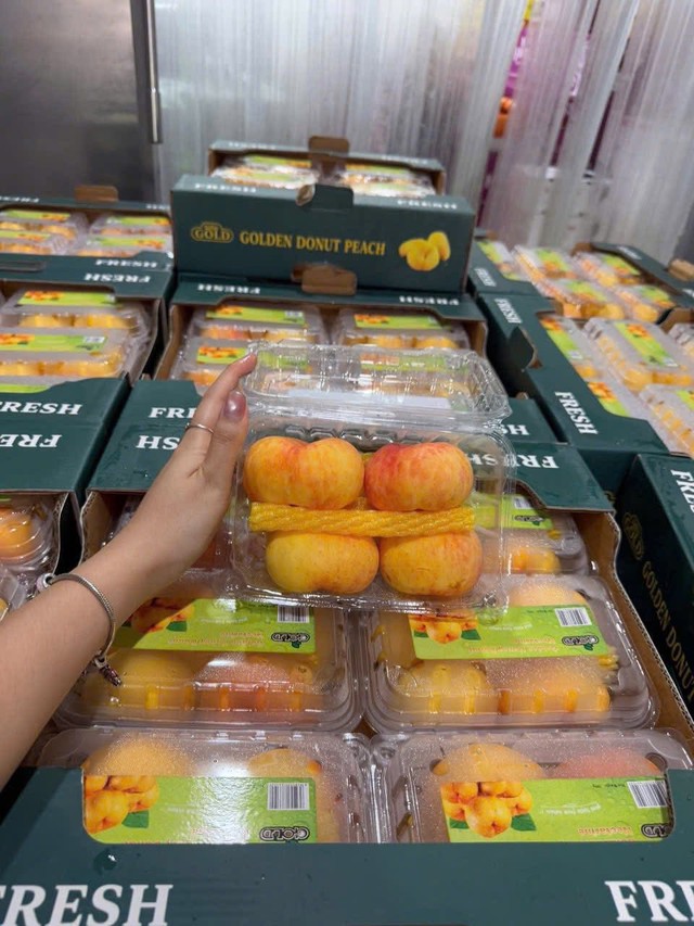 Loại đào của Trung Quốc được xếp vào hàng ngon nhất thế giới xuất hiện nhiều ở thị trường Việt giá vài trăm nghìn đồng/kg- Ảnh 9. Loại đào của Trung Quốc được xếp vào hàng ngon nhất thế giới xuất hiện nhiều ở thị trường Việt giá vài trăm nghìn đồng/kg- Ảnh 9.