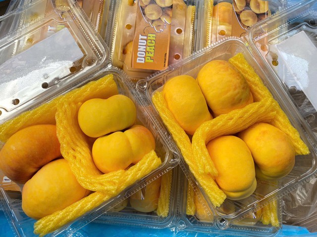 Loại đào của Trung Quốc được xếp vào hàng ngon nhất thế giới xuất hiện nhiều ở thị trường Việt giá vài trăm nghìn đồng/kg- Ảnh 5. Loại đào của Trung Quốc được xếp vào hàng ngon nhất thế giới xuất hiện nhiều ở thị trường Việt giá vài trăm nghìn đồng/kg- Ảnh 5.