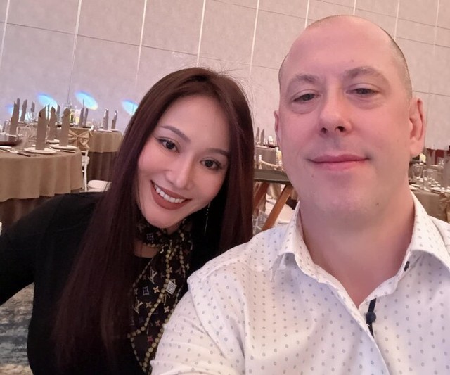Nữ ca sĩ Hà Nội một năm mới 'làm dâu' một lần, trổ tài làm nem rán đặc sản Hà Nội giòn ngon, chuẩn vị đãi nhà chồng Tây- Ảnh 1. Nữ ca sĩ Hà Nội một năm mới 'làm dâu' một lần, trổ tài làm nem rán đặc sản Hà Nội giòn ngon, chuẩn vị đãi nhà chồng Tây- Ảnh 1.