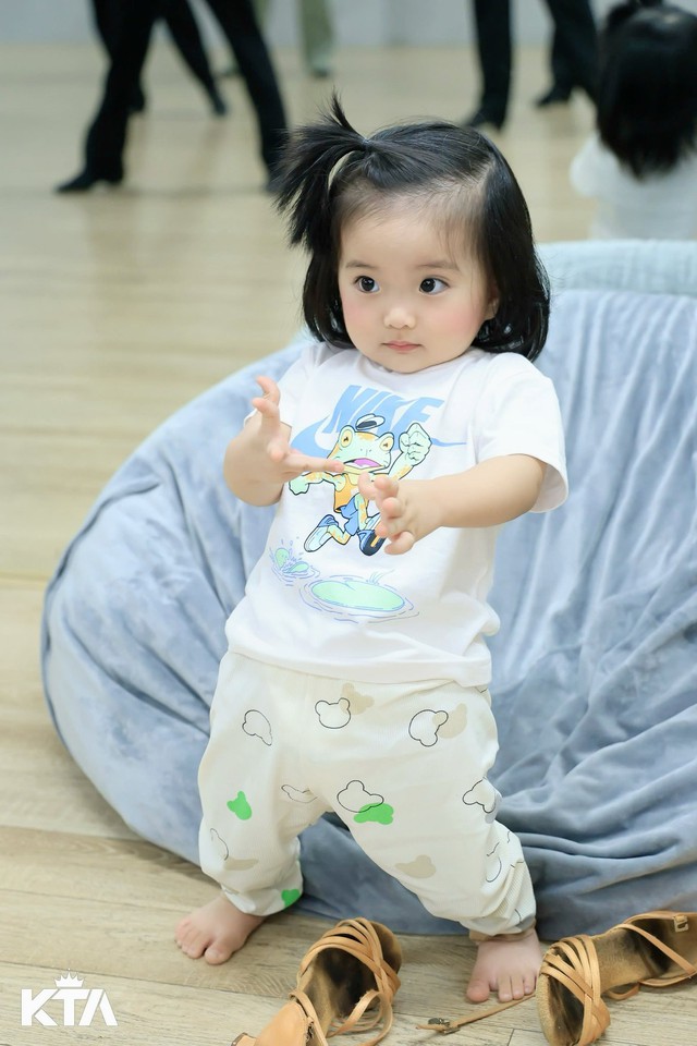 con-gai-khanh-thi-3-1753180427978188698657.jpg