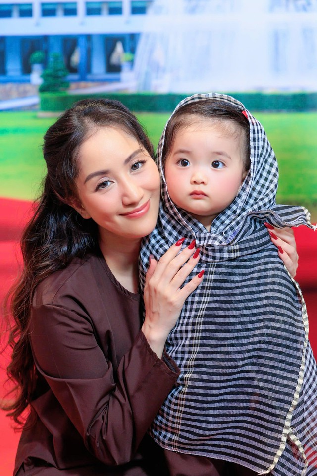 con-gai-khanh-thi-6-17531804281051276360883.jpg