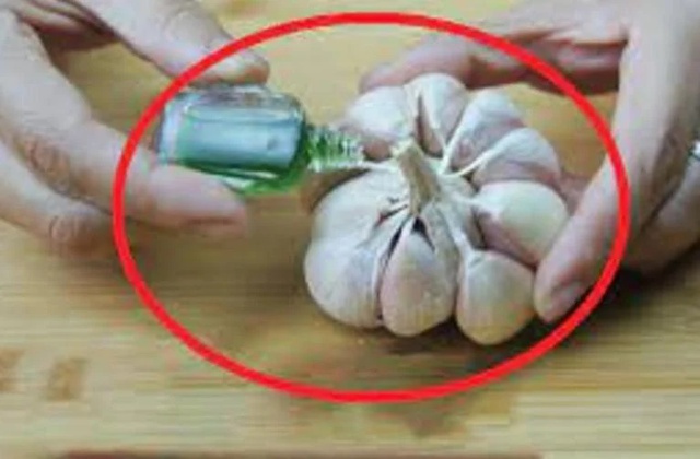Trộn tỏi với dầu gió có tác dụng gì?- Ảnh 2. Trộn tỏi với dầu gió có tác dụng gì?- Ảnh 2.