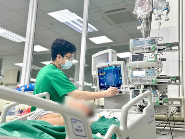 Sốt cao liên tục, nam thanh niên 17 tuổi bị di chứng thần kinh nghiêm trọng do căn bệnh quen thuộc này - Ảnh 1. Sốt cao liên tục, nam thanh niên 17 tuổi bị di chứng thần kinh nghiêm trọng do căn bệnh quen thuộc này - Ảnh 1.