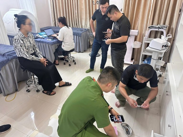 Sơn La: Bắt nhóm đối tượng thuê cơ sở spa, quán cắt tóc để hành nghề khám chữa bệnh rồi chiếm đoạt tài sản - Ảnh 3.