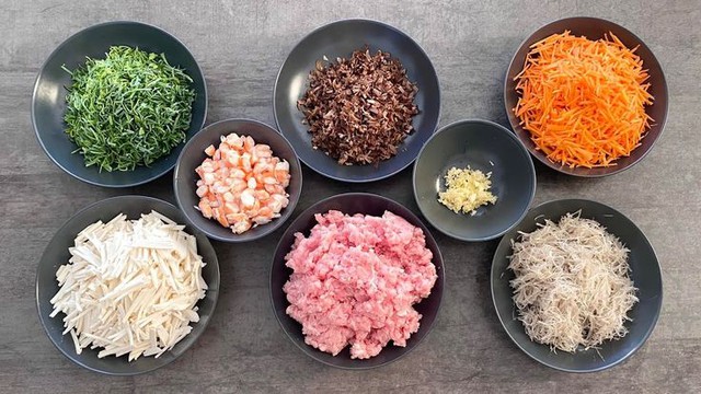 Mẹ đảm Hà Nội tiết lộ mẹo rán nem 'thần thánh': Giòn lâu, không bung, ăn một miếng là mê cả đời- Ảnh 2. Mẹ đảm Hà Nội tiết lộ mẹo rán nem 'thần thánh': Giòn lâu, không bung, ăn một miếng là mê cả đời- Ảnh 2.