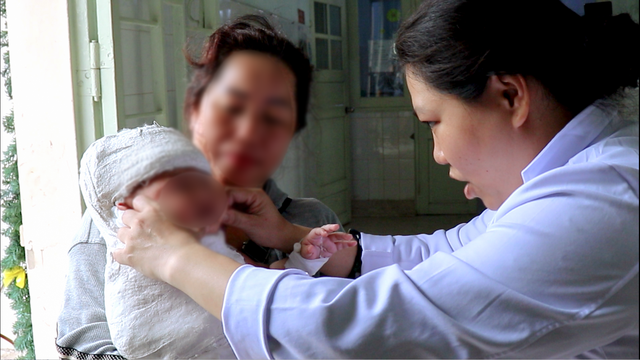 Phẫu thuật phục hồi đám rối thần cánh tay cho bé 5 tháng tuổi do chấn thương sản khoa- Ảnh 1.
