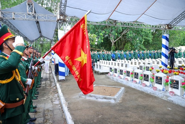 Tin sáng 27/7: Bắc Bộ có khả năng xảy ra nắng nóng diện rộng; đề xuất tăng chế độ, phụ cấp cho sĩ quan quân đội tìm kiếm hài cốt liệt sĩ - Ảnh 2. Tin sáng 27/7: Bắc Bộ có khả năng xảy ra nắng nóng diện rộng; đề xuất tăng chế độ, phụ cấp cho sĩ quan quân đội tìm kiếm hài cốt liệt sĩ - Ảnh 2.