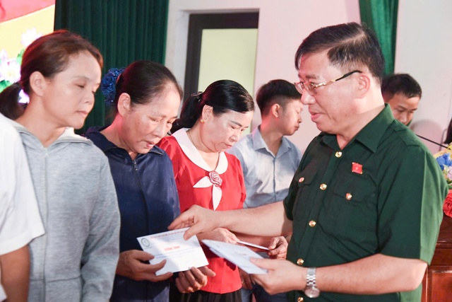 500 phần quà ý nghĩa đã đến tay các thương, bệnh binh và gia đình chính sách- Ảnh 2. 500 phần quà ý nghĩa đã đến tay các thương, bệnh binh và gia đình chính sách- Ảnh 2.