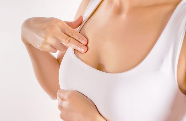 6 nhóm người có nguy cơ mắc ung thư vú cao, đây là 7 dấu hiệu báo bệnh, chị em cần cảnh giác - Ảnh 2. 6 nhóm người có nguy cơ mắc ung thư vú cao, đây là 7 dấu hiệu báo bệnh, chị em cần cảnh giác - Ảnh 2.