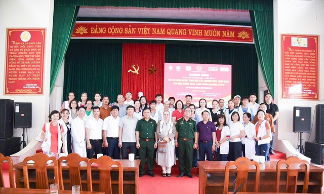 500 phần quà ý nghĩa đã đến tay các thương, bệnh binh và gia đình chính sách- Ảnh 4. 500 phần quà ý nghĩa đã đến tay các thương, bệnh binh và gia đình chính sách- Ảnh 4.