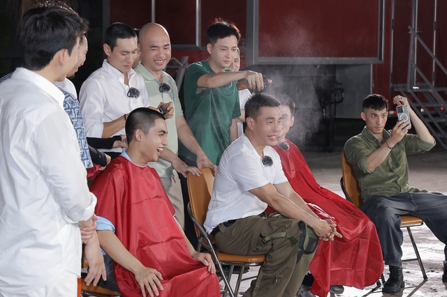 'Chiến sĩ quả cảm' (Tập 1): Lê Dương Bảo Lâm bị cảnh báo, Mono phạm 'điều cấm kỵ'- Ảnh 3. 'Chiến sĩ quả cảm' (Tập 1): Lê Dương Bảo Lâm bị cảnh báo, Mono phạm 'điều cấm kỵ'- Ảnh 3.