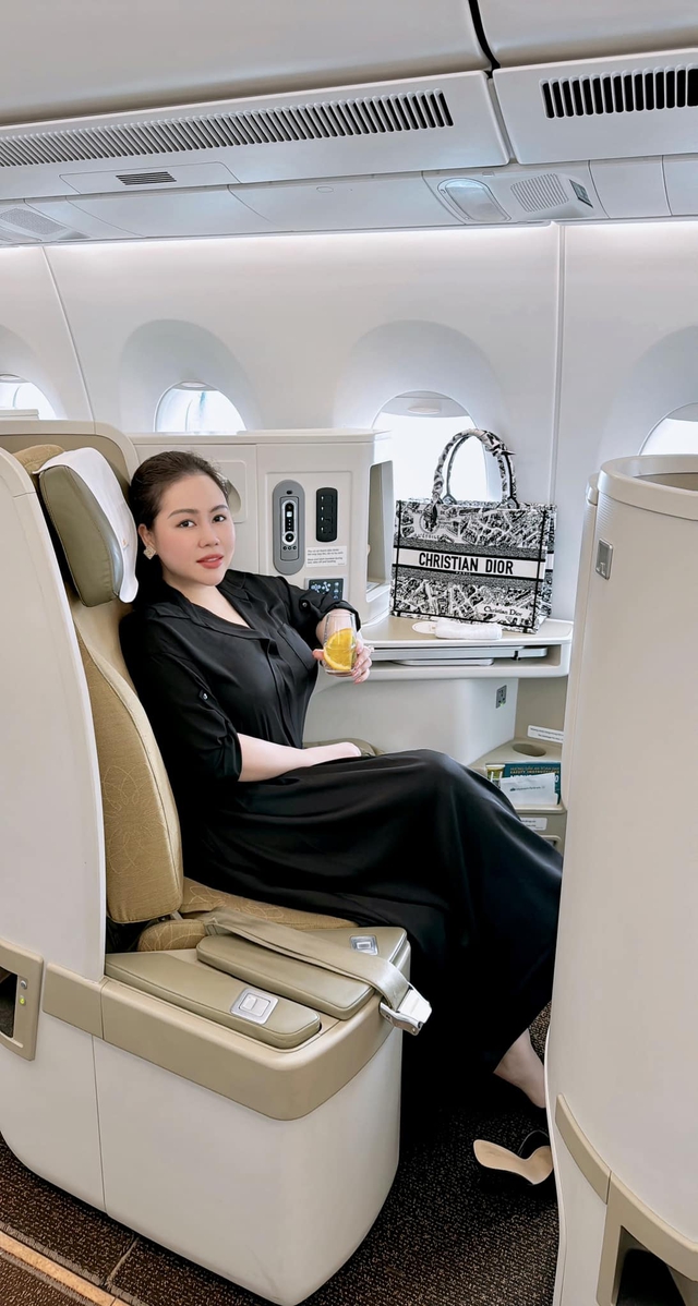 Lấy chồng Tây, nữ diễn viên phim 'Thương nhớ ở ai' sống như bà hoàng, được bạn đời tặng nhẫn kim cương xịn- Ảnh 8. Lấy chồng Tây, nữ diễn viên phim 'Thương nhớ ở ai' sống như bà hoàng, được bạn đời tặng nhẫn kim cương xịn- Ảnh 8.