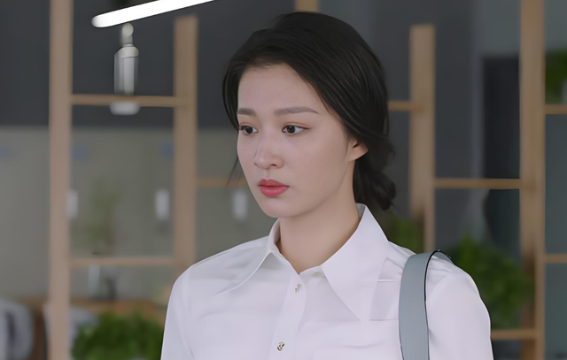 Ra tòa kết thúc cuộc hôn nhân 7 năm, vừa rời khỏi cổng, một cuộc điện thoại gọi đến khiến tôi không còn chốn nương tựa - Ảnh 2.