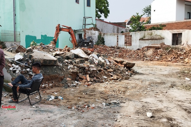 Công an phường Chương Mỹ vào cuộc vụ người dân bị ép nộp 20 triệu tiền 'quỹ xóm' khi thi công dọn dẹp khu đất của gia đình- Ảnh 1. Công an phường Chương Mỹ vào cuộc vụ người dân bị ép nộp 20 triệu tiền 'quỹ xóm' khi thi công dọn dẹp khu đất của gia đình- Ảnh 1.