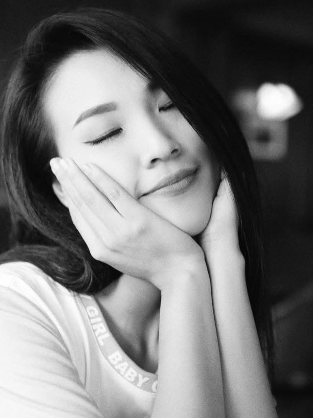 Bỏ sự nghiệp vì tình yêu, Á hậu vẫn nhận kết cục buồn: Ly hôn chồng Tây đầy bí ẩn- Ảnh 6. Bỏ sự nghiệp vì tình yêu, Á hậu vẫn nhận kết cục buồn: Ly hôn chồng Tây đầy bí ẩn- Ảnh 6.