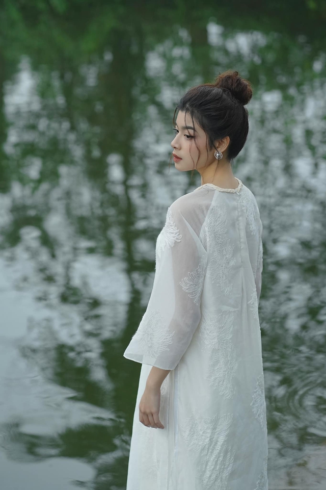Vẻ đẹp cô gái Hà thành được Hồ Ngọc Hà gọi là 'công chúa giải trí'- Ảnh 10. Vẻ đẹp cô gái Hà thành được Hồ Ngọc Hà gọi là 'công chúa giải trí'- Ảnh 10.