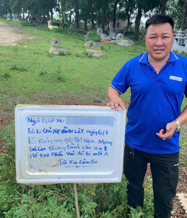 Vụ 'hôi' 4 tấn vải trên xe tải bị lật ở Hà Nội: Nhiều người hỏi thăm, chuyển tiền cho tài xế - Ảnh 3. Vụ 'hôi' 4 tấn vải trên xe tải bị lật ở Hà Nội: Nhiều người hỏi thăm, chuyển tiền cho tài xế - Ảnh 3.