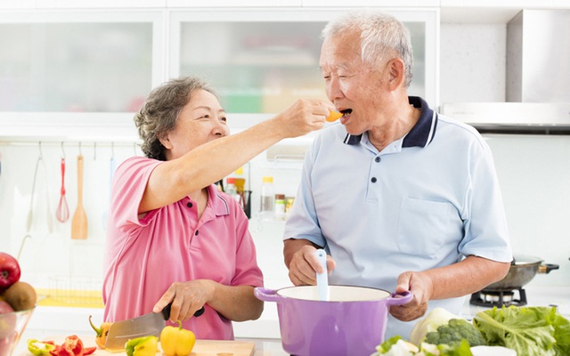 Phát hiện gây sốc: Người cao tuổi thường xuyên nấu ăn giảm 40% tỷ lệ tử vong - Ảnh 1. Phát hiện gây sốc: Người cao tuổi thường xuyên nấu ăn giảm 40% tỷ lệ tử vong - Ảnh 1.