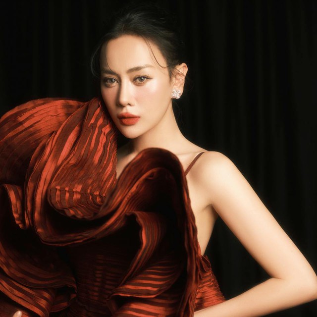 Bị bịa đặt mỗi tháng chồng đại gia cho 1 tỷ tiêu vặt, thực tế Phương Oanh giàu ra sao?- Ảnh 2. Bị bịa đặt mỗi tháng chồng đại gia cho 1 tỷ tiêu vặt, thực tế Phương Oanh giàu ra sao?- Ảnh 2.