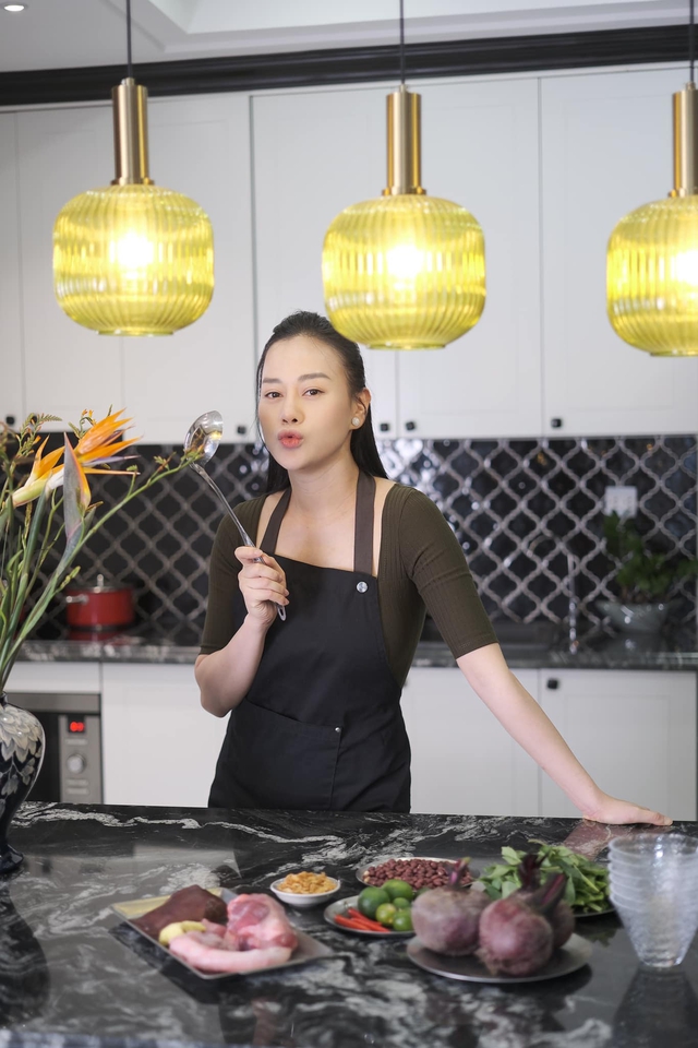 Bị bịa đặt mỗi tháng chồng đại gia cho 1 tỷ tiêu vặt, thực tế Phương Oanh giàu ra sao?- Ảnh 3. Bị bịa đặt mỗi tháng chồng đại gia cho 1 tỷ tiêu vặt, thực tế Phương Oanh giàu ra sao?- Ảnh 3.