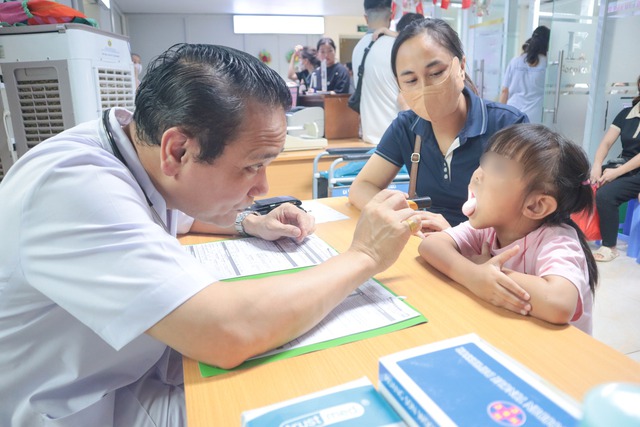 Ghép xương ổ răng cho 'chiến binh' 12 tuổi đã từng 4 lần mổ tim bẩm sinh và 1 lần phẫu thuật tạo hình khe hở môi – vòm miệng - Ảnh 3.
