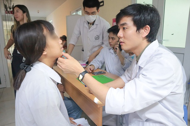 Ghép xương ổ răng cho 'chiến binh' 12 tuổi đã từng 4 lần mổ tim bẩm sinh và 1 lần phẫu thuật tạo hình khe hở môi – vòm miệng - Ảnh 4.