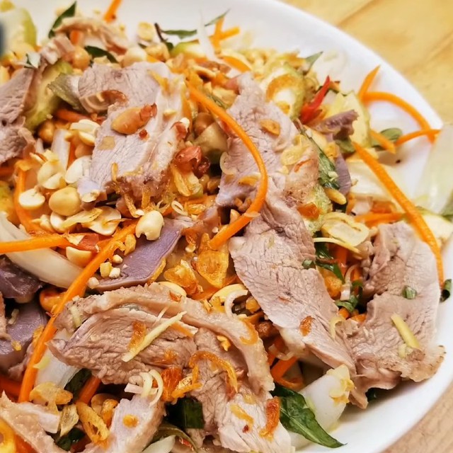 Đây mới là cách làm gỏi vịt rau răm chuối xanh chua chua ngọt ngọt ngon khó cưỡng- Ảnh 4. Đây mới là cách làm gỏi vịt rau răm chuối xanh chua chua ngọt ngọt ngon khó cưỡng- Ảnh 4.