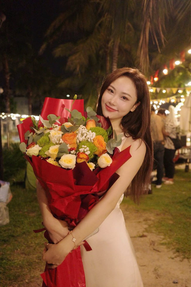 'Dịu dàng màu nắng' đóng máy, dàn diễn viên xinh đẹp rời phim, đạo diễn Quốc Việt nói gì?- Ảnh 6. 'Dịu dàng màu nắng' đóng máy, dàn diễn viên xinh đẹp rời phim, đạo diễn Quốc Việt nói gì?- Ảnh 6.