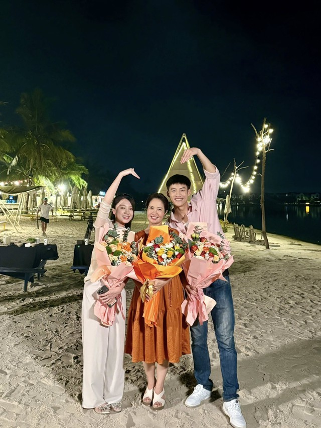 'Dịu dàng màu nắng' đóng máy, dàn diễn viên xinh đẹp rời phim, đạo diễn Quốc Việt nói gì?- Ảnh 7. 'Dịu dàng màu nắng' đóng máy, dàn diễn viên xinh đẹp rời phim, đạo diễn Quốc Việt nói gì?- Ảnh 7.