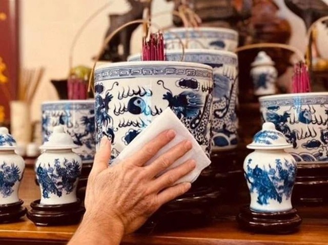 'Sau khi khấn ông bà phù hộ cho con cháu biết thương nhau, mọi việc tốt lên' - câu chuyện khắc phục một lỗi trên bàn thờ là phúc khí ngập tràn- Ảnh 7. 'Sau khi khấn ông bà phù hộ cho con cháu biết thương nhau, mọi việc tốt lên' - câu chuyện khắc phục một lỗi trên bàn thờ là phúc khí ngập tràn- Ảnh 7.