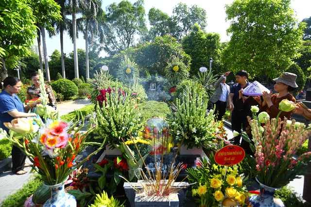 Người dân xúc động tưởng nhớ 1 năm ngày mất cố Tổng Bí thư Nguyễn Phú Trọng- Ảnh 12.