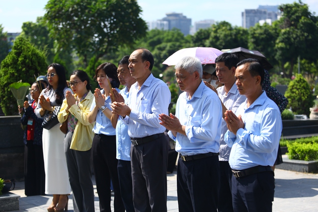 Người dân xúc động tưởng nhớ 1 năm ngày mất cố Tổng Bí thư Nguyễn Phú Trọng- Ảnh 8.