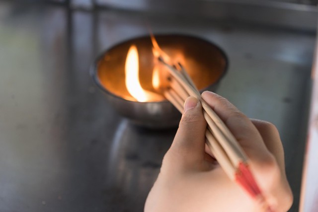 Khung giờ đẹp thắp hương Rằm tháng 6 âm lịch 2025 và 3 thứ không nên đặt trên bàn thờ ngày Rằm để đón tài lộc về nhà- Ảnh 2. Khung giờ đẹp thắp hương Rằm tháng 6 âm lịch 2025 và 3 thứ không nên đặt trên bàn thờ ngày Rằm để đón tài lộc về nhà- Ảnh 2.