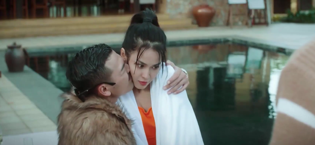 Nam diễn viên đại gia phong lưu trong 'Mặt trời lạnh' tiết lộ điều gì khi đóng 'cảnh nóng'?- Ảnh 2. Nam diễn viên đại gia phong lưu trong 'Mặt trời lạnh' tiết lộ điều gì khi đóng 'cảnh nóng'?- Ảnh 2.