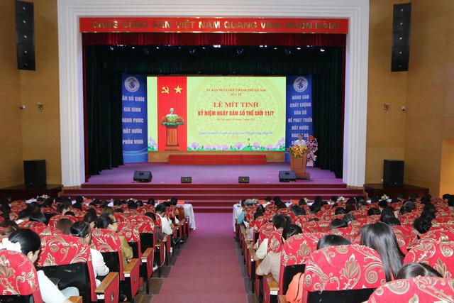 Hà Nội mít tinh kỷ niệm Ngày Dân số Thế giới 11/7 - Ảnh 1. Hà Nội mít tinh kỷ niệm Ngày Dân số Thế giới 11/7 - Ảnh 1.