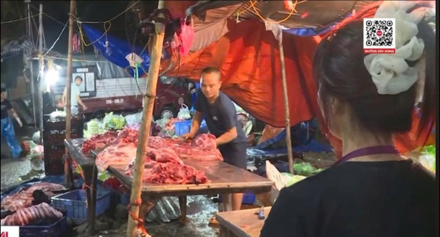 Đường dây giết mổ, tiêu thụ lợn bệnh quy mô lớn giữa lòng Thủ đô: Khởi tố 3 vụ án hình sự 'Vi phạm quy định về an toàn thực phẩm'- Ảnh 6. Đường dây giết mổ, tiêu thụ lợn bệnh quy mô lớn giữa lòng Thủ đô: Khởi tố 3 vụ án hình sự 'Vi phạm quy định về an toàn thực phẩm'- Ảnh 6.