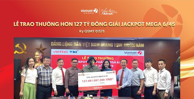 Người đàn ông trúng gần 130 tỷ đồng Vietlott chia sẻ cách chọn bộ số giúp cuộc đời bước sang trang mới - Ảnh 3. Người đàn ông trúng gần 130 tỷ đồng Vietlott chia sẻ cách chọn bộ số giúp cuộc đời bước sang trang mới - Ảnh 3.