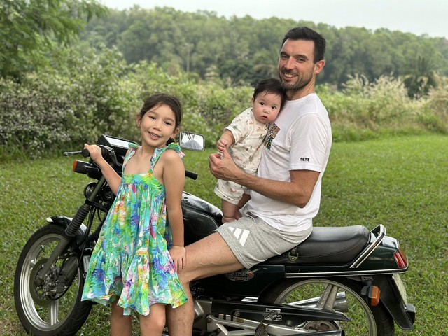 Siêu mẫu Hà Anh hé lộ cuộc sống 9 năm với chồng Tây và 2 con, nhắn nhủ xúc động về cuộc đời- Ảnh 3. Siêu mẫu Hà Anh hé lộ cuộc sống 9 năm với chồng Tây và 2 con, nhắn nhủ xúc động về cuộc đời- Ảnh 3.